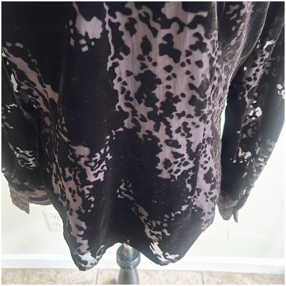 Jones New York Women’s Burnout Velvet Brown Button Down Shirt Size 12 Whimsigoth - Picture 12 of 12